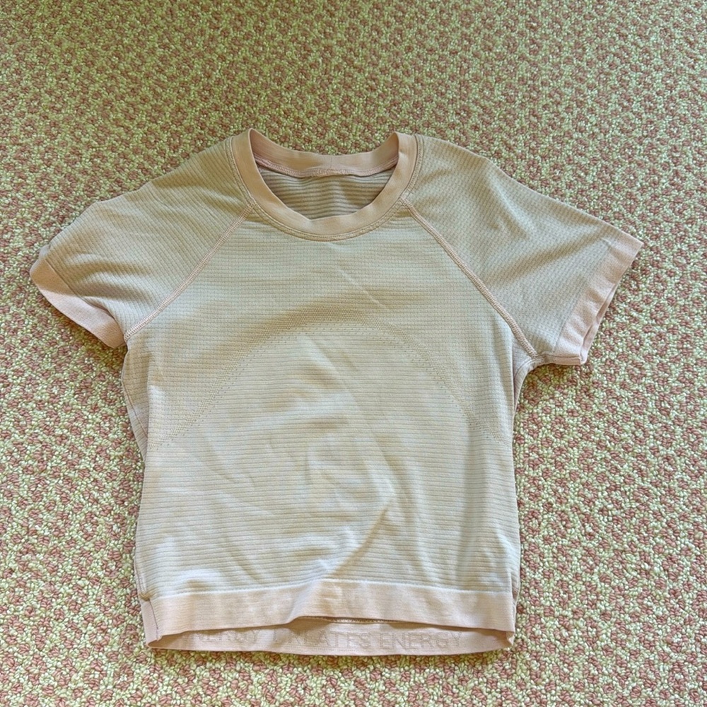 Lululemon Cropped Swiftly tech! Worn a few times no stains! Pretty new!!